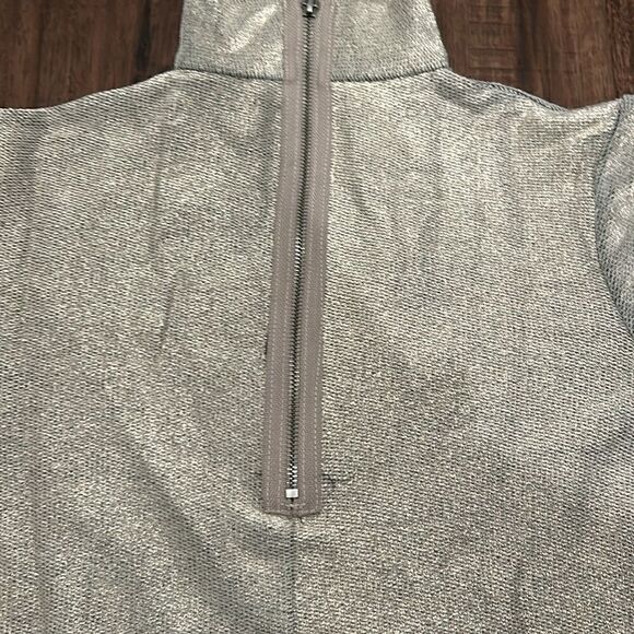 Bailey 44 Silver Top, Size Medium - Picture 9 of 10